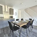 The Ebor Suites With Hot Tubs