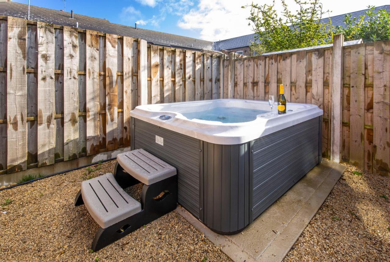 Holiday home The Ebor With Hot Tubs