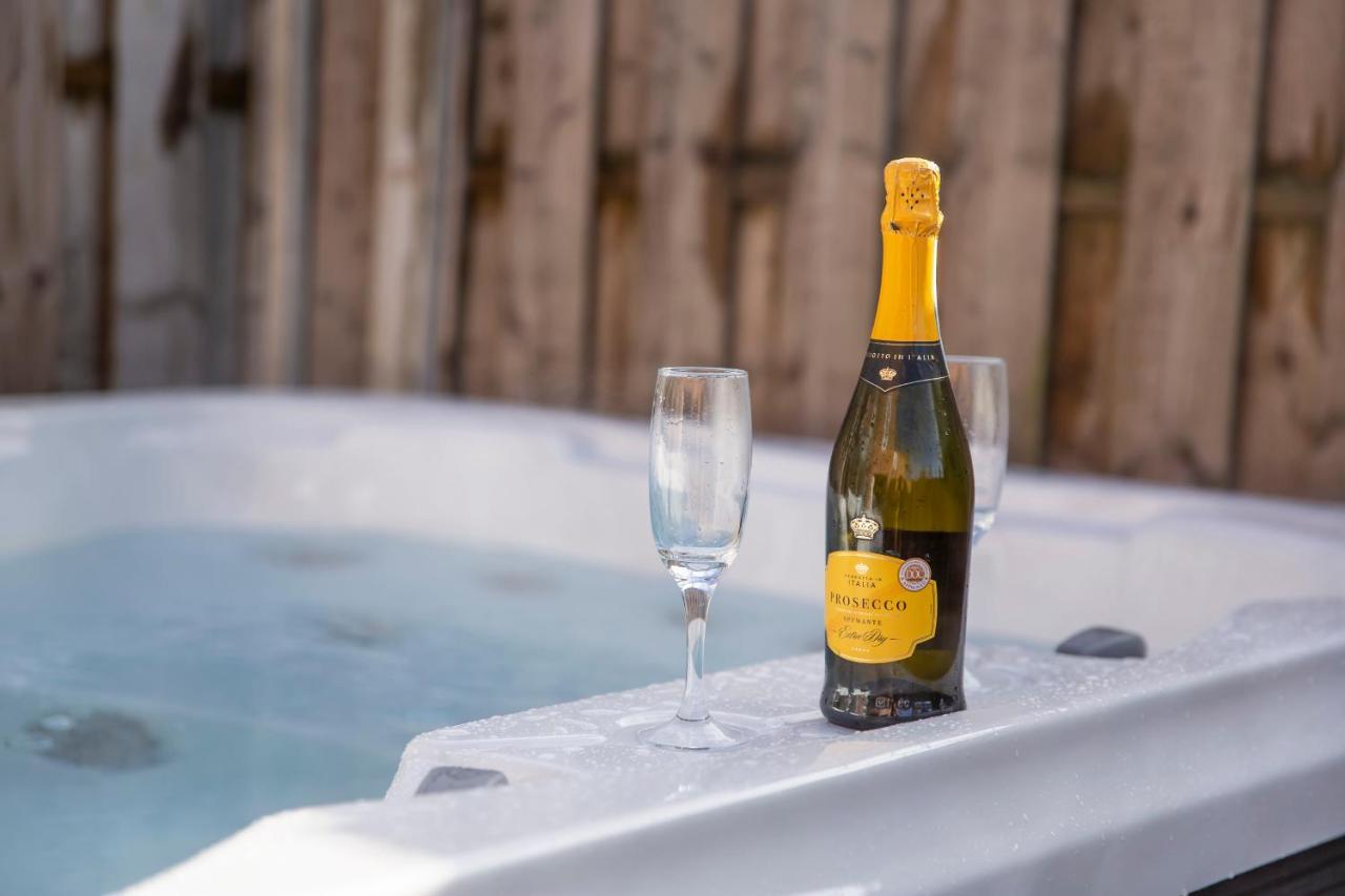 Holiday home The Ebor With Hot Tubs