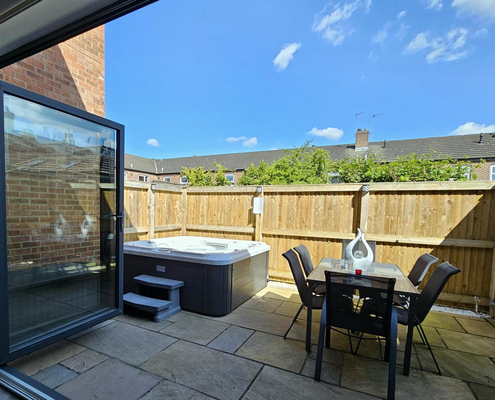 The Ebor With Hot Tubs York