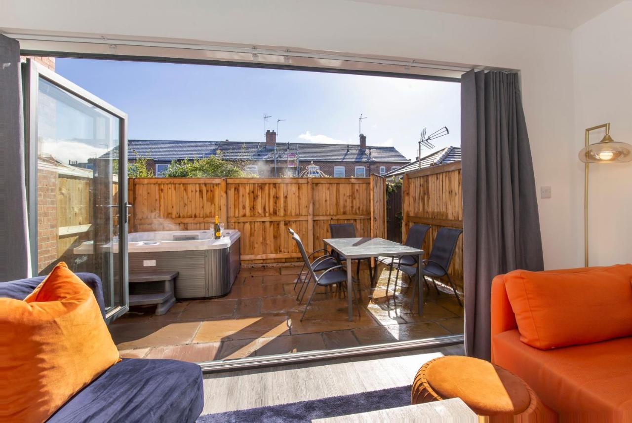 The Ebor With Hot Tubs *